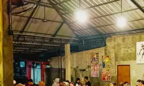 Kafe dan pusat kuliner di aera Darsa Kalideres